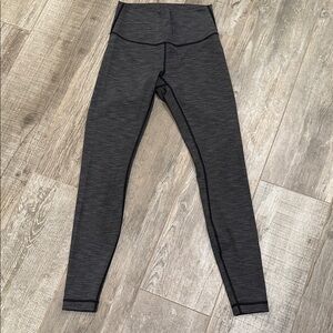 Lululemon Charcoal Gray Leggings size 6 (inseam 28)